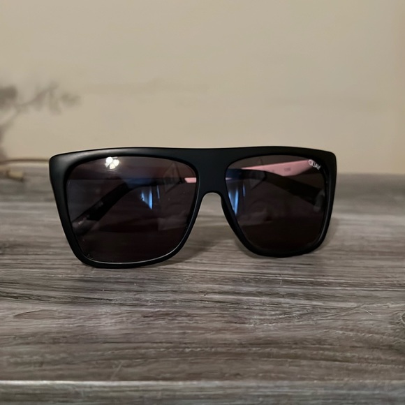 Quay sunglasses - Picture 1 of 3